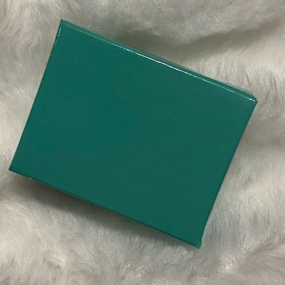 Elegant Silver Crystal Ring - Picture 4 of 5